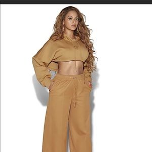 IVY PARK DRIP 💧 2 !!! Crop top & Wide leg pants.